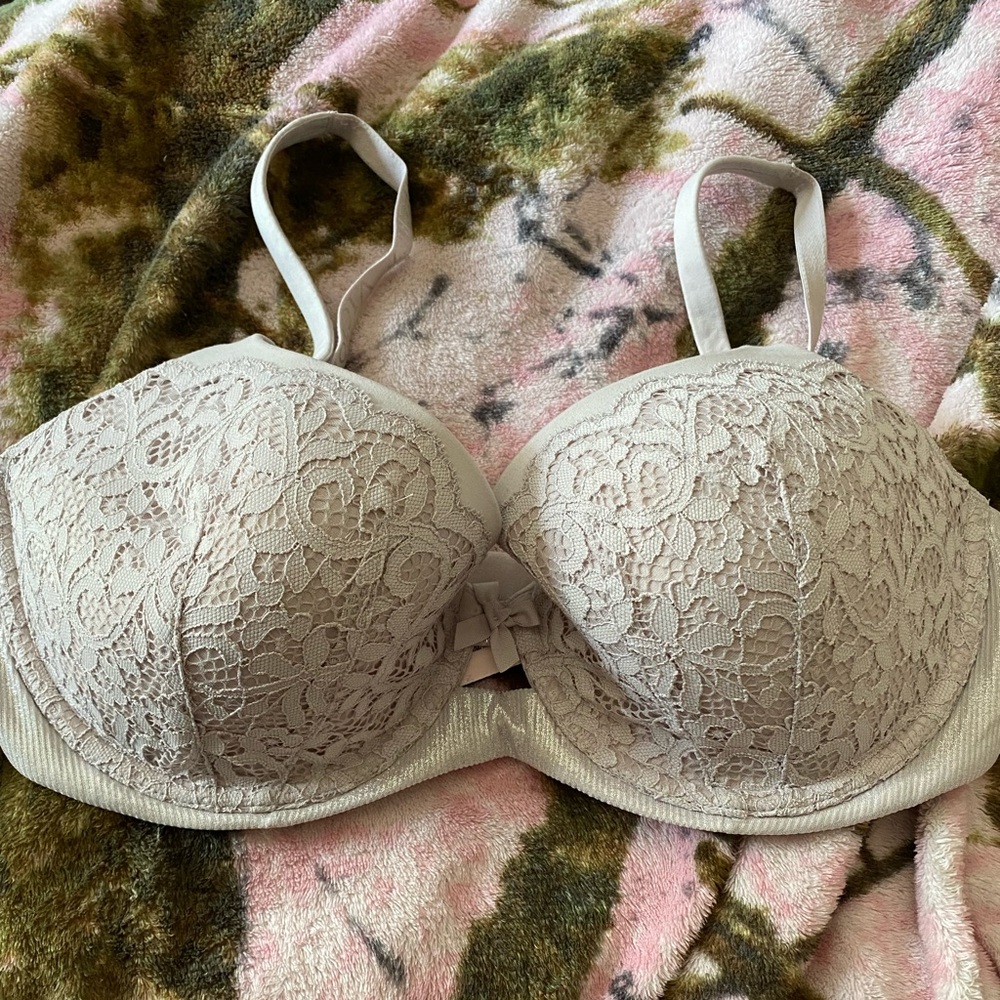 Victoria Secret Bra - Picture 6 of 10